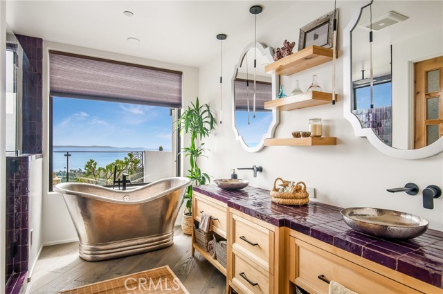 Detail Gallery Image 11 of 42 For 825 Coast View Dr, Laguna Beach,  CA 92651 - 3 Beds | 3/1 Baths