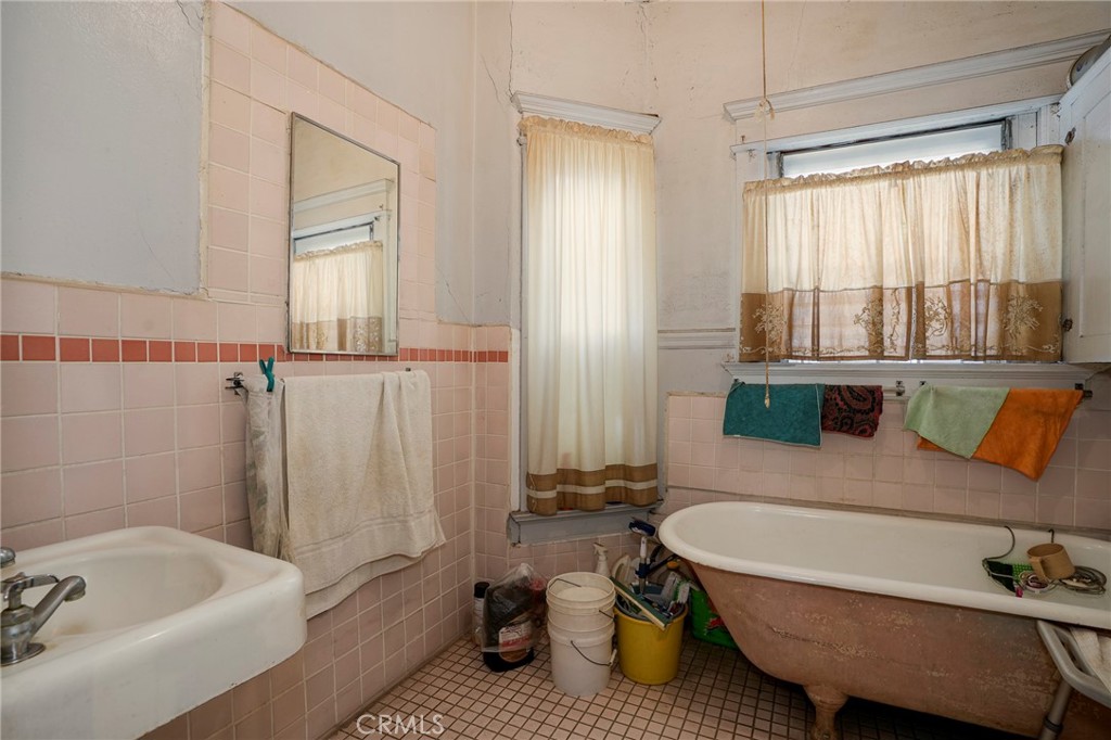 https://media.crmls.org/medias/585b2dcd-daa1-40f0-b0e9-f856cf1ff640.jpg?preset=X-Large