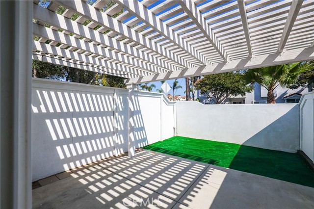 402 Indianapolis Avenue, Huntington Beach CA: https://media.crmls.org/medias/585c810d-58c0-42a4-a95b-ef214dafd914.jpg