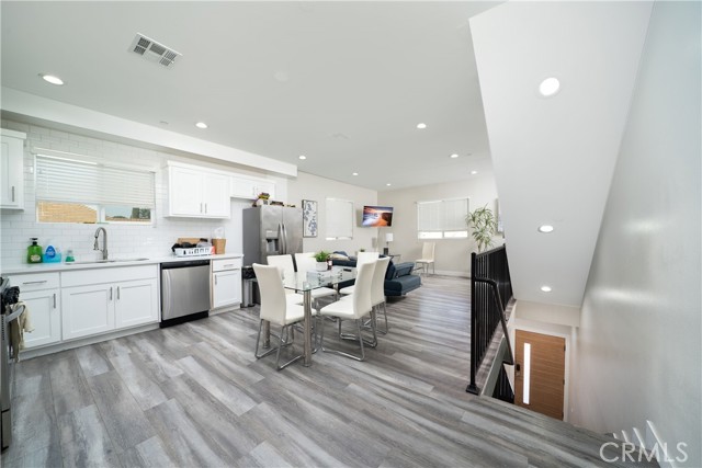 1805 S New England Street, Los Angeles CA: https://media.crmls.org/medias/585efa5b-b0d7-479a-afe4-3fe7e606402b.jpg