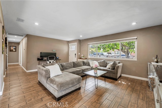 Detail Gallery Image 6 of 50 For 11367 Pope Ave, Lynwood,  CA 90262 - – Beds | – Baths