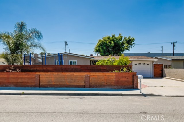 2115 Wallace Ave, Costa Mesa, CA 92627