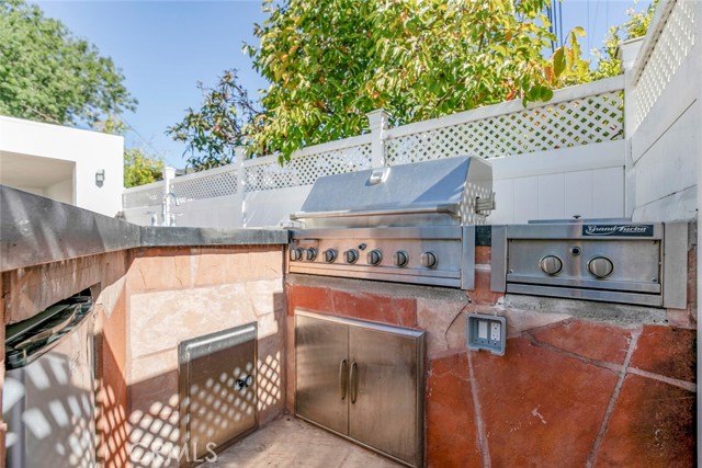 Detail Gallery Image 36 of 38 For 528 Spencer St, Glendale,  CA 91202 - 3 Beds | 2 Baths