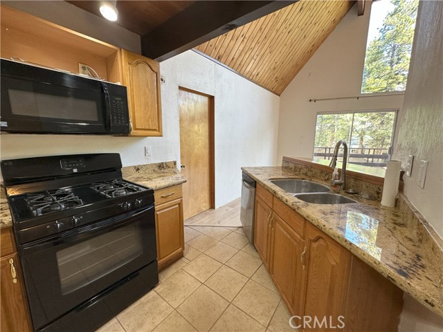 Detail Gallery Image 6 of 51 For 1928 Wilderness Rd, Running Springs,  CA 92382 - 4 Beds | 2 Baths