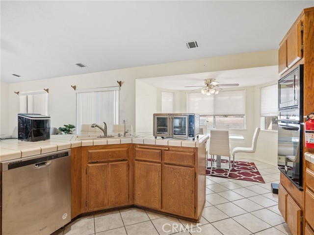 18668 Kamana Road, Apple Valley CA: https://media.crmls.org/medias/586150e3-fb67-43f6-bb0a-6759be097ff4.jpg