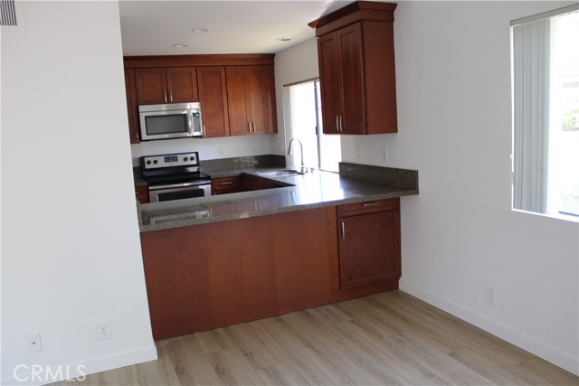 24 Woodgrove, Irvine CA: https://media.crmls.org/medias/58615f12-7112-42a5-8eb1-7b9636d1fe31.jpg