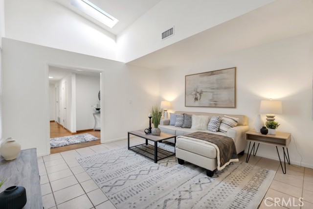 Detail Gallery Image 7 of 22 For 12926 Barto, Granada Hills,  CA 91344 - 3 Beds | 2 Baths