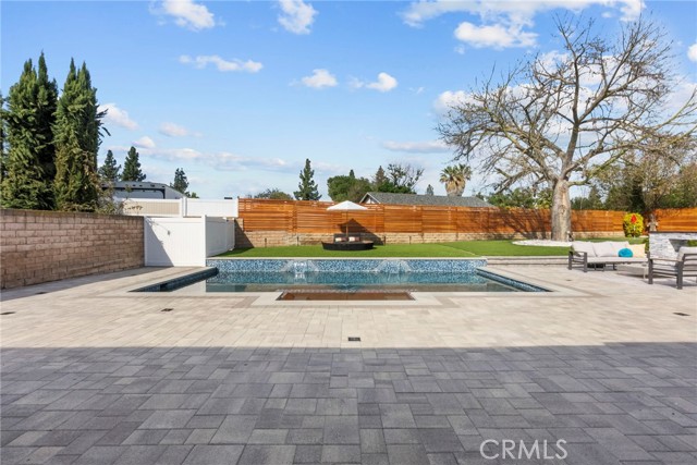 Detail Gallery Image 32 of 44 For 9549 Gladbeck, Northridge,  CA 91324 - 5 Beds | 2/1 Baths