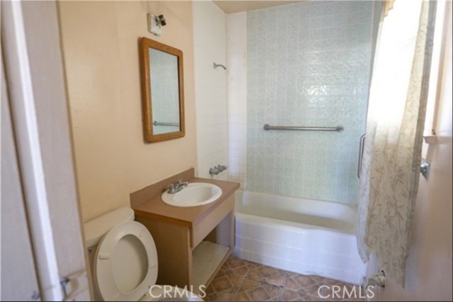 Detail Gallery Image 5 of 10 For 150 S Lilac Ave, Rialto,  CA 92376 - 2 Beds | 1 Baths