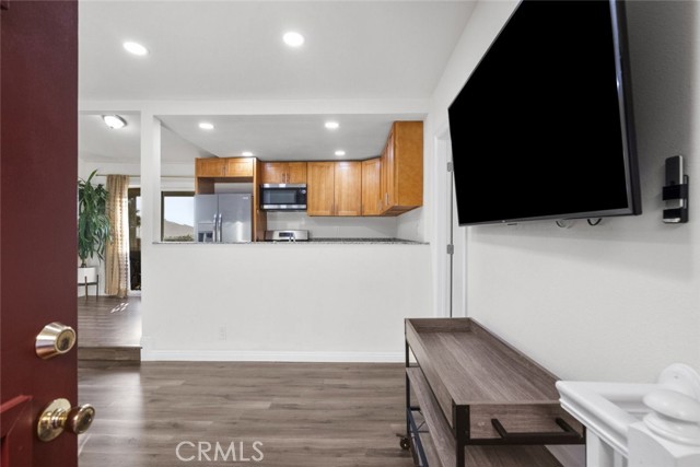 Detail Gallery Image 4 of 36 For 1523 E Windsor Rd 209a,  Glendale,  CA 91205 - 2 Beds | 1/1 Baths