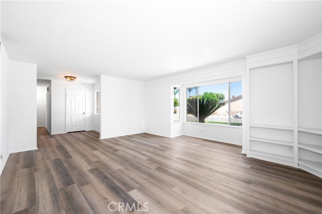 4299 Biscayne Street, Chino CA: https://media.crmls.org/medias/5863c422-5d77-4e2e-85d6-8a04eccdbfef.jpg