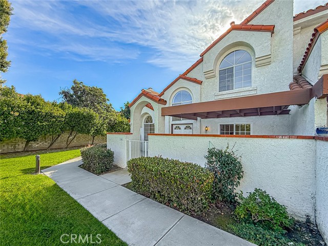 Detail Gallery Image 2 of 36 For 206 Camino Cortina, Camarillo,  CA 93010 - 3 Beds | 3 Baths
