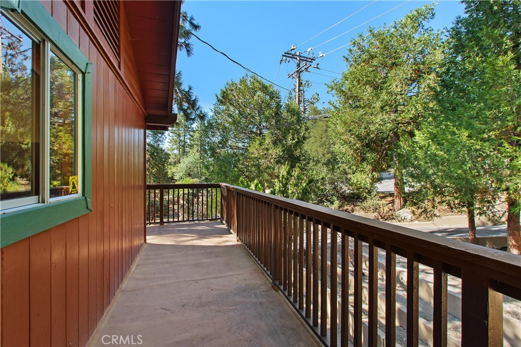 https://media.crmls.org/medias/5864057f-54dd-45b4-beaf-07471230efee.jpg?preset=X-Large