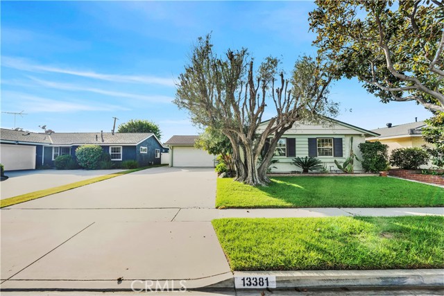 Detail Gallery Image 1 of 15 For 13381 Edinburgh Dr, Westminster,  CA 92683 - 3 Beds | 2 Baths