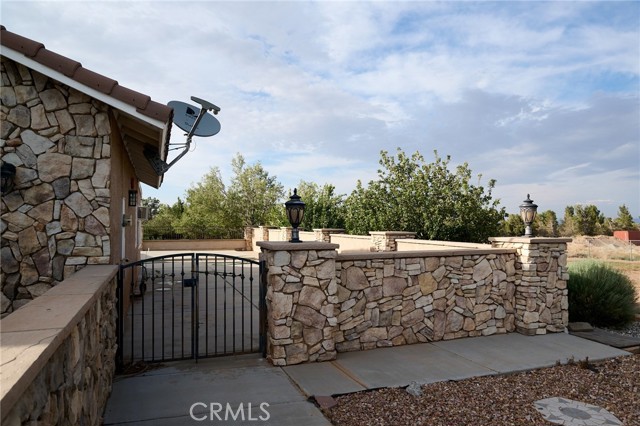 Detail Gallery Image 5 of 30 For 9740 Joshua St, Oak Hills,  CA 92344 - 4 Beds | 3 Baths