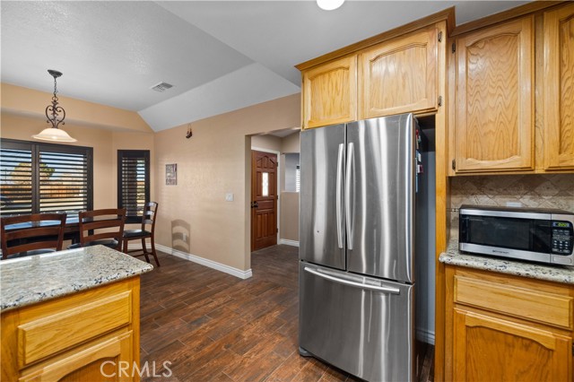 9332 Evelyn Avenue, California City CA: https://media.crmls.org/medias/58663001-3974-4f31-b2c5-bdbbc3539f33.jpg