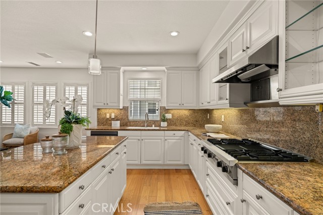 6281 Pacific Pointe Drive, Huntington Beach CA: https://media.crmls.org/medias/58668ad5-87ef-47a9-bf3f-773e0111b308.jpg