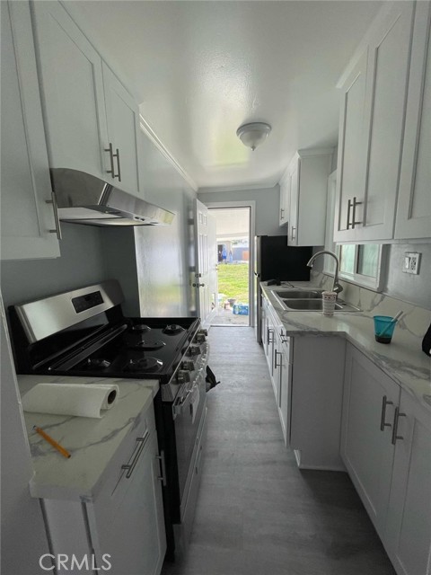 117 S Cedar, Inglewood CA: https://media.crmls.org/medias/5866fd5c-5670-4b92-869c-c29f58047f65.jpg