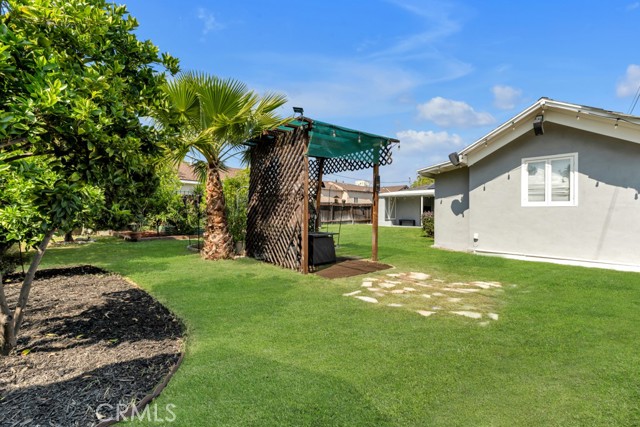 6507 Gentry Avenue, North Hollywood CA: https://media.crmls.org/medias/586721b8-9f84-496b-ad0f-74073845de24.jpg