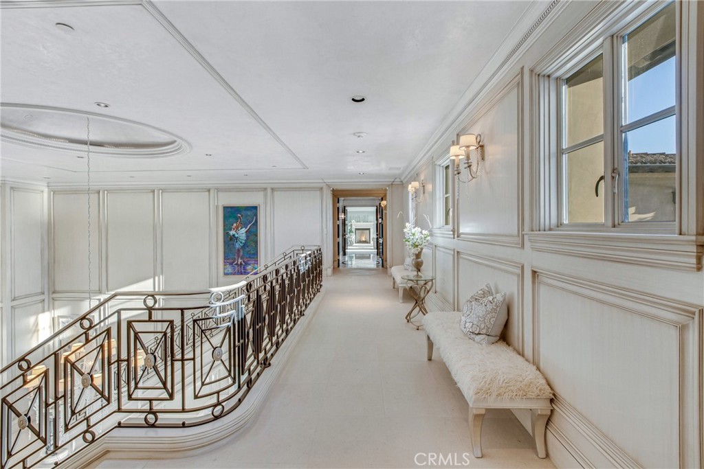 https://media.crmls.org/medias/586762fd-7dd4-436b-887f-2bdae4f54c89.jpg?preset=X-Large