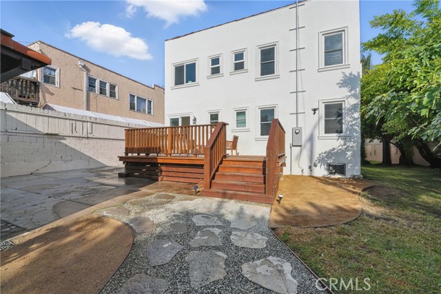 2111 S Bronson Ave, Los Angeles CA: https://media.crmls.org/medias/5867c7e2-e05d-4623-814e-cf783f2e39fd.jpg