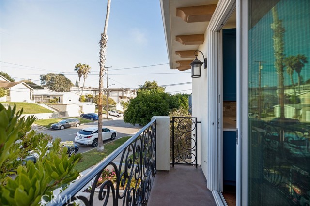 209 Guadalupe, Redondo Beach, California 90277, 5 Bedrooms Bedrooms, ,4 BathroomsBathrooms,Residential,Sold,Guadalupe,SB21191487