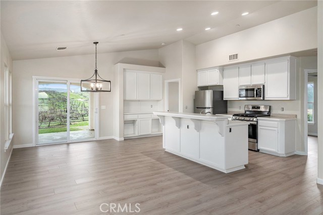 8460 Magdalena Drive, San Miguel CA: https://media.crmls.org/medias/586901c2-68b5-489f-8d4e-6c38c7ca3ddf.jpg