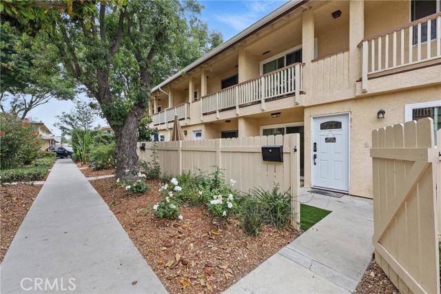 Detail Gallery Image 1 of 47 For 8121 Canby Ave #4,  Reseda,  CA 91335 - 3 Beds | 3 Baths