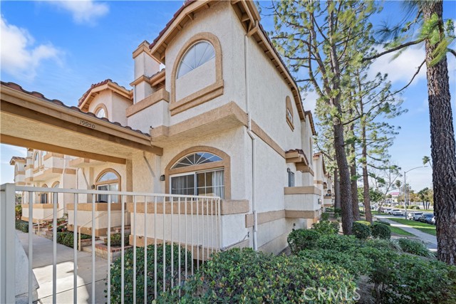 Detail Gallery Image 2 of 47 For 19950 Sherman Way Unit a a,  Winnetka,  CA 91306 - 3 Beds | 4 Baths