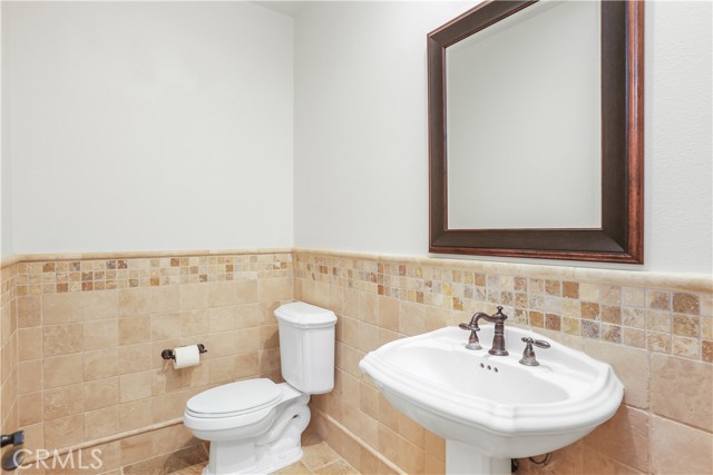 26 Woods Trail, Irvine CA: https://media.crmls.org/medias/586c1c19-7726-42ba-aa55-69886c5a60e0.jpg