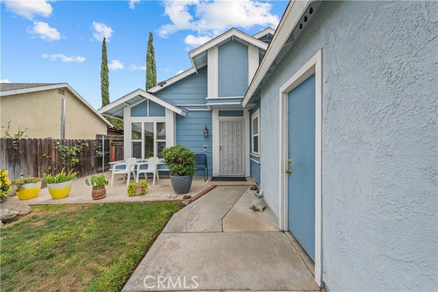 13995 Ranchero Dr, Fontana CA: https://media.crmls.org/medias/586c478f-0097-4aeb-89e5-933c57afe506.jpg