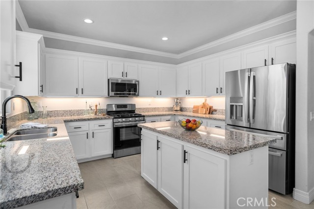 Detail Gallery Image 12 of 54 For 20188 Layton St, Corona,  CA 92881 - 5 Beds | 3 Baths