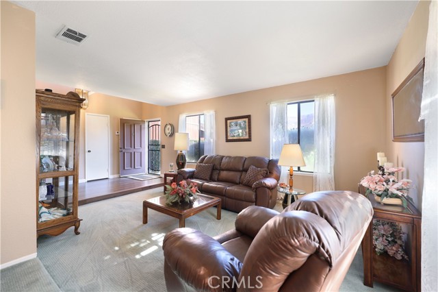 Detail Gallery Image 7 of 41 For 3627 Orchid Dr, Highland,  CA 92346 - 4 Beds | 3 Baths