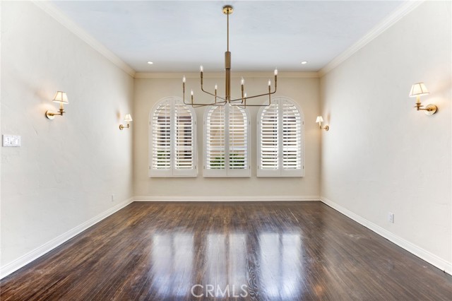 580 S Sweetzer Ave, Los Angeles CA: https://media.crmls.org/medias/586e23be-64b7-4d76-9167-65f9b5463ad0.jpg