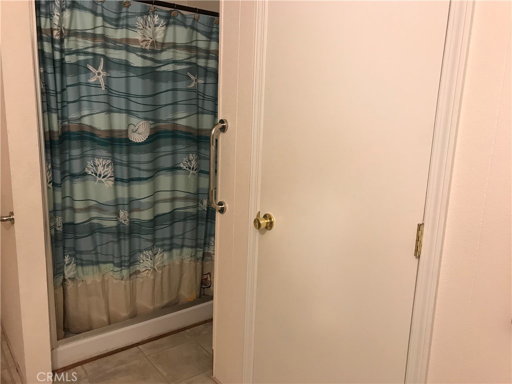 https://media.crmls.org/medias/586f087f-429d-474d-95f6-df954257f7fc.jpg?preset=X-Large