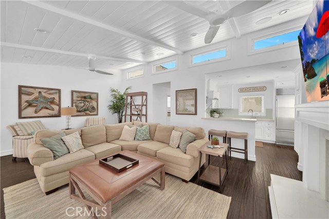 Detail Gallery Image 9 of 25 For 2027 Miramar Dr, Newport Beach,  CA 92661 - 2 Beds | 1/1 Baths