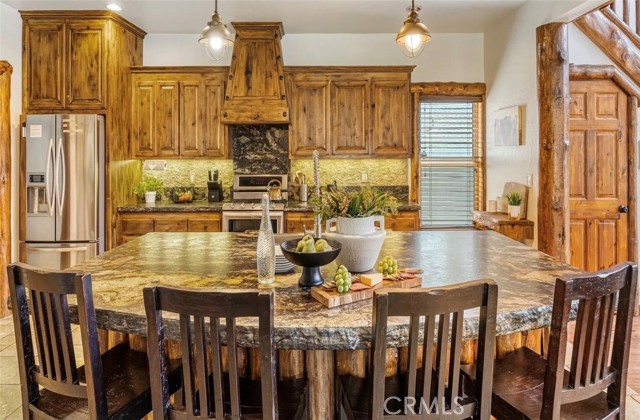 Detail Gallery Image 9 of 23 For 42521 Bear Loop North, Big Bear City,  CA 92314 - 4 Beds | 4/1 Baths