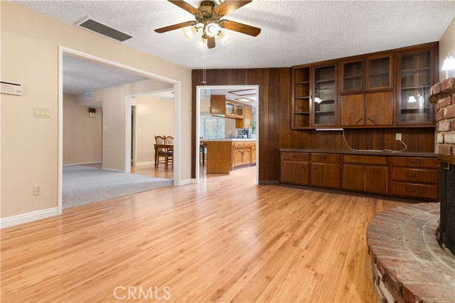 3419 Crest Drive, Bakersfield CA: https://media.crmls.org/medias/58722fa7-4b02-4b2c-bbef-1b6af10b0f09.jpg