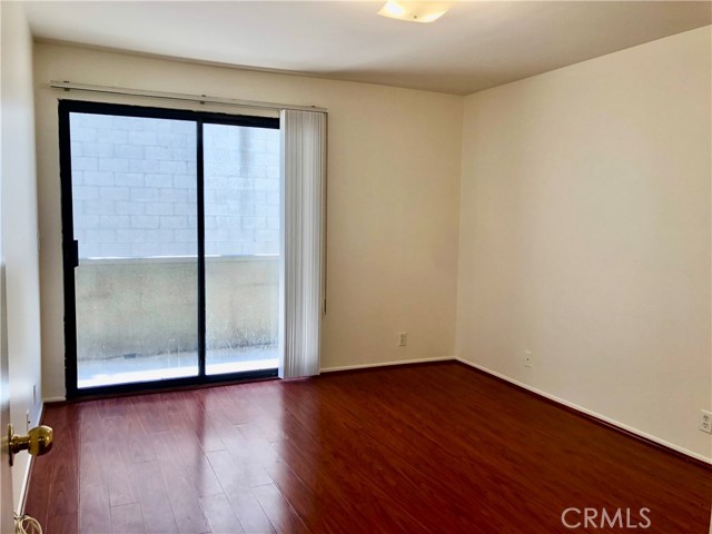 Detail Gallery Image 10 of 20 For 2121 Beloit Ave #205,  Los Angeles,  CA 90025 - 2 Beds | 2 Baths