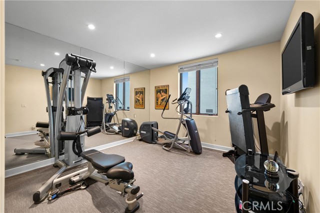 Fifth bedroom or gym!