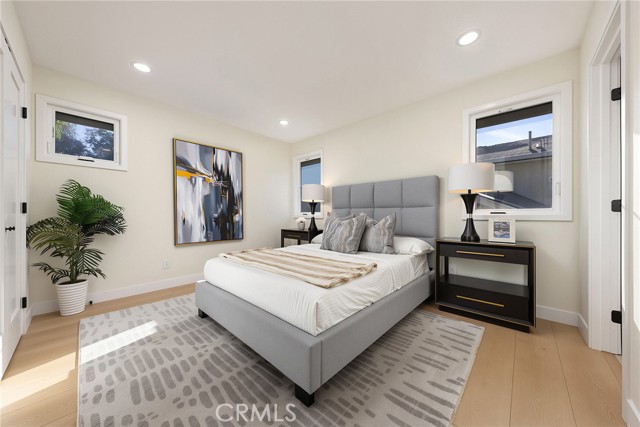 1025 La Cadena, B photo 23