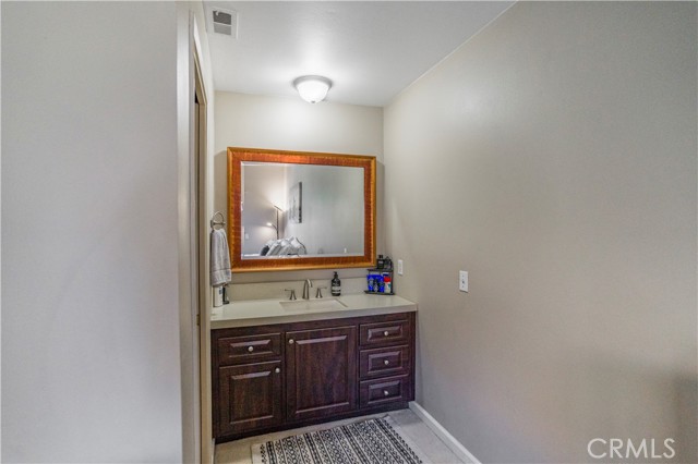 Detail Gallery Image 11 of 11 For 2051 Orizaba Ave #5,  Signal Hill,  CA 90755 - 2 Beds | 2 Baths