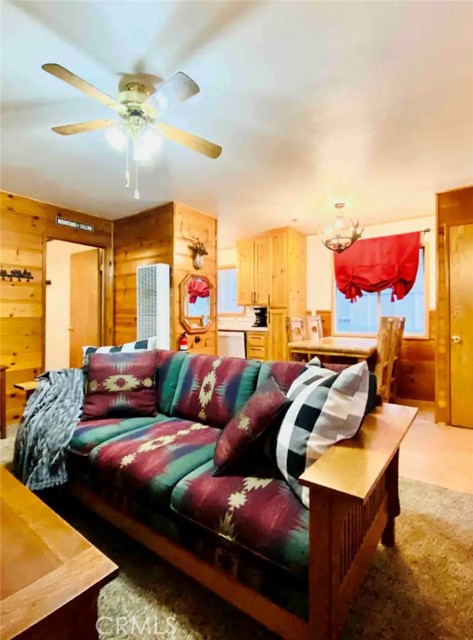 Detail Gallery Image 4 of 22 For 1008 E Country Club Bld, Big Bear City,  CA 92314 - 2 Beds | 2 Baths