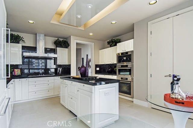 Detail Gallery Image 8 of 18 For 10776 Wilshire Bld #801,  –,  CA 90024 - 2 Beds | 2/1 Baths