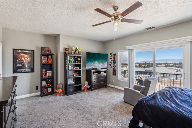 8294 Aster Road, Oak Hills CA: https://media.crmls.org/medias/5875e1ce-a8ec-4d0a-88e9-515a11cb0ca8.jpg