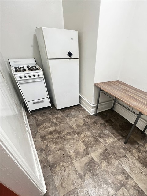 Detail Gallery Image 7 of 8 For 1421 S Valencia St, Los Angeles,  CA 90015 - 0 Beds | 1 Baths