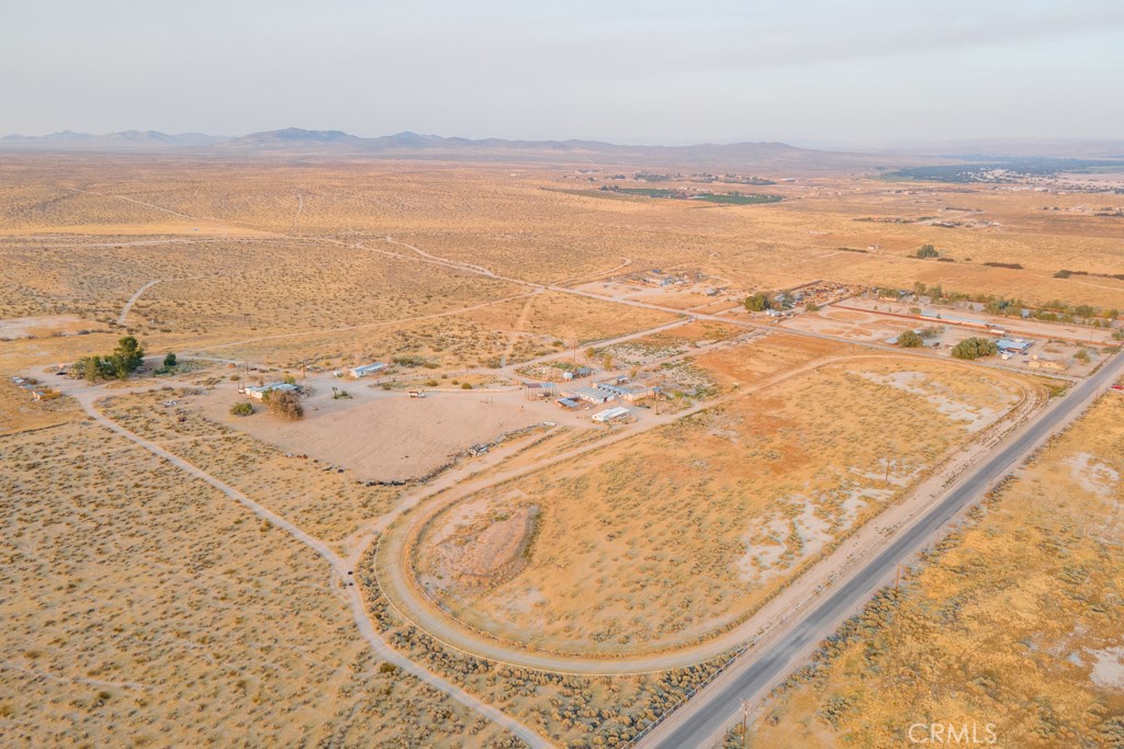 https://media.crmls.org/medias/5876e9d3-6954-46be-ae3c-d07fe50b6d56.jpg?preset=X-Large