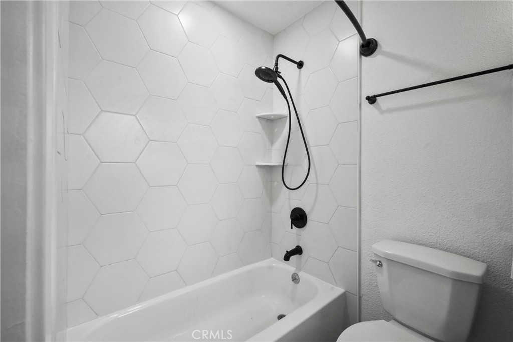 https://media.crmls.org/medias/58772148-192d-4639-9c28-8bf1b336a1e6.jpg?preset=X-Large