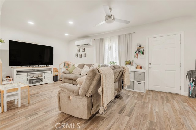 764 W 107th Street, Los Angeles CA: https://media.crmls.org/medias/58779cfc-6f51-4481-b1ad-0b34af2905cc.jpg