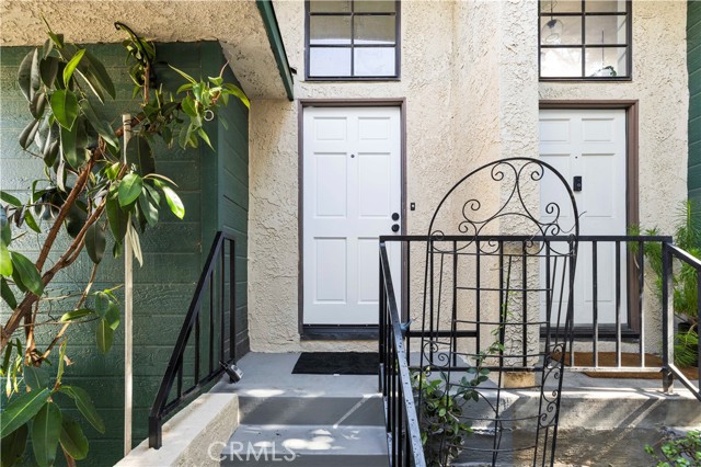 11107 Arminta Street, Sun Valley CA: https://media.crmls.org/medias/5877ec7d-5cae-48fa-845c-463b7bffc0cd.jpg